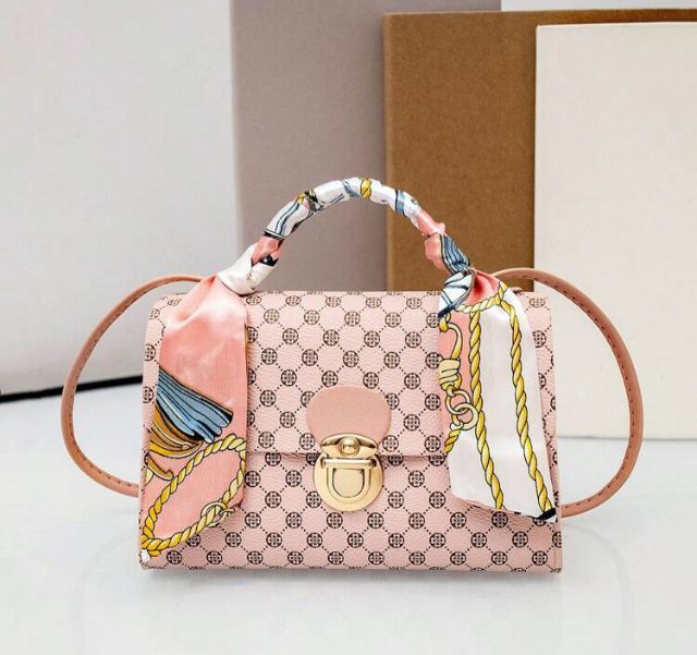 Bolsa Infantil com Lenço de Seda