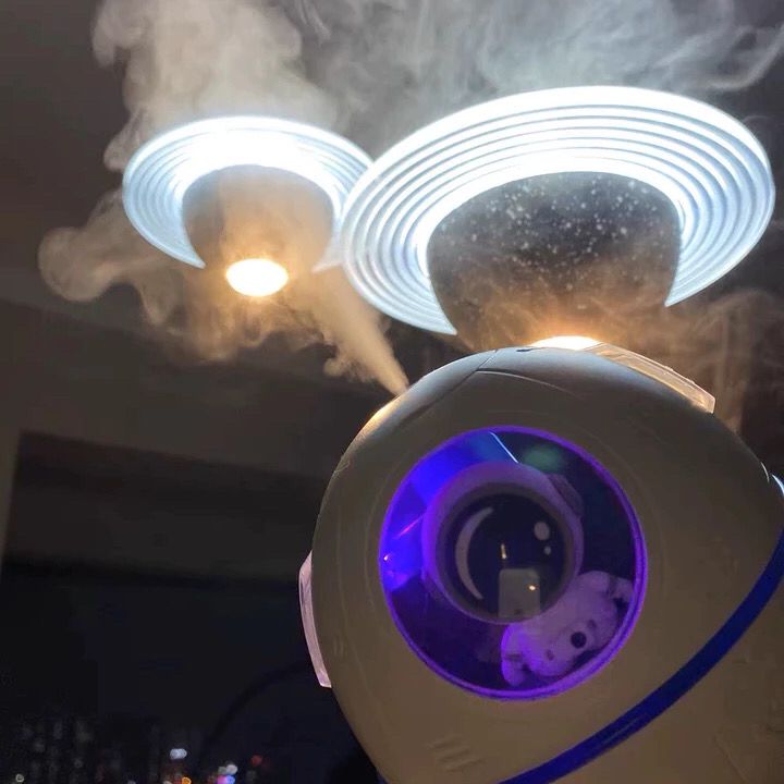 Umidificador de Ar Astronauta 220ml Luz LED Colorida Pulverizador De Névoa USB